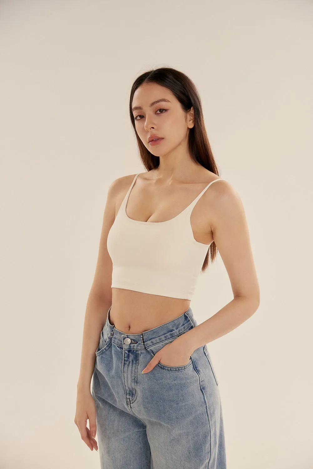 輕透細肩帶 BraTop<br>ESSENTIAL T-SHIRT BRA TOP