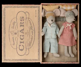 Mum & Dad Mice In Cigarbox